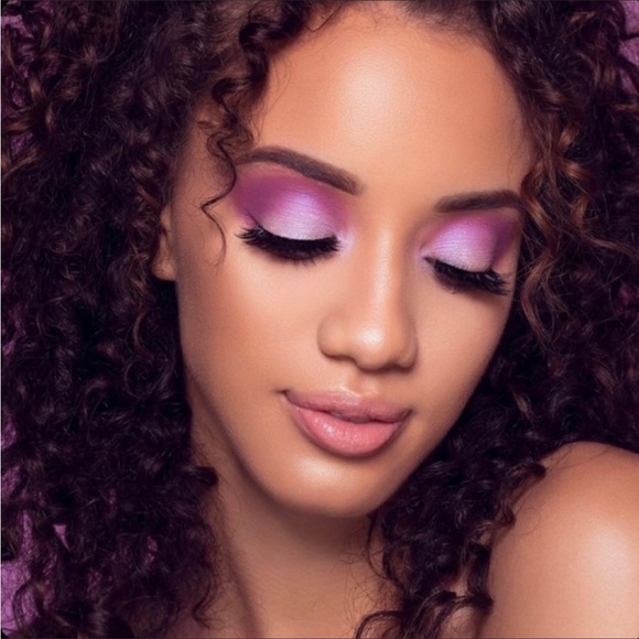 Marc Jacobs RUNWAY EYESHADOW IN 620 VIOLET LIMITED EDITION, DISCONTINUED - Picture 2 of 3